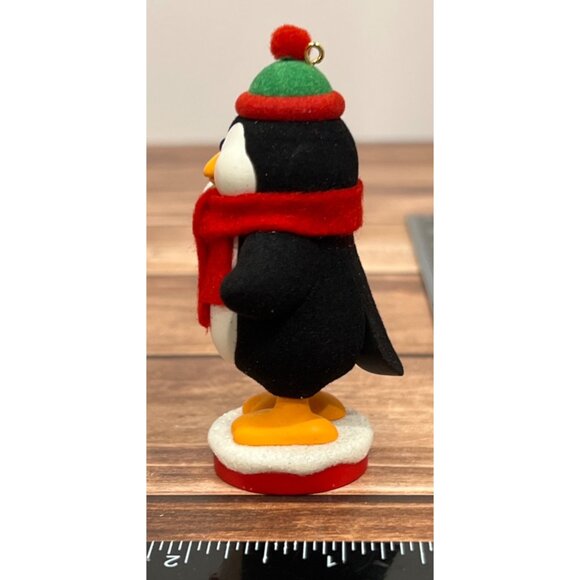 2010 HALLMARK KEEPSAKE ORNAMENT QX8326 "SNOW" HAPPY TO SERVE PENGUIN NUTCRACKER - Picture 8 of 9